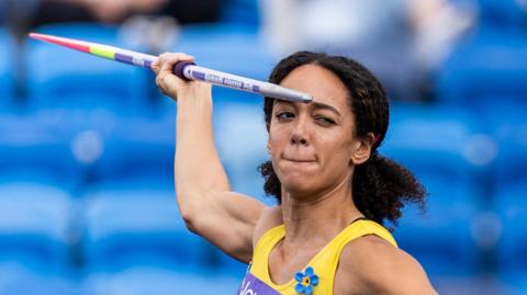 Katarina Johnson-Thompson preparing to throw a javelin