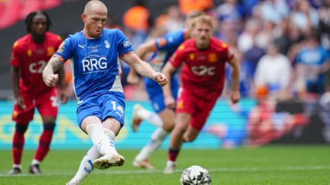 Joe Garner scoring his penalty to level the National League promotion final against Southend United