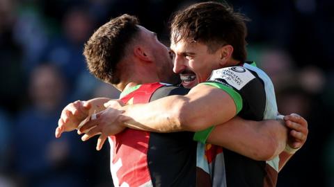 Harlequins celebrate Cadan Murley's first-half try