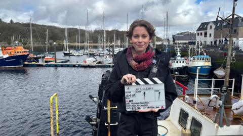 Sorcha Groundsell ann an Steòrnabhagh. 
