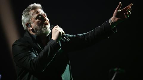 Guy Garvey of Elbow performing