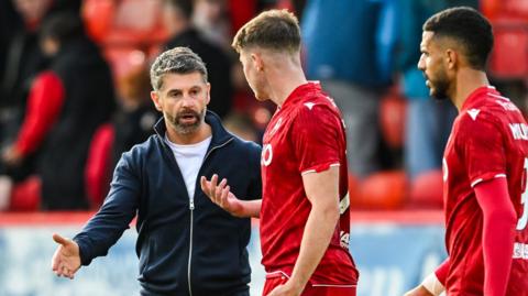 Stephen Robinson with some of his Aberdeen players