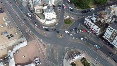 An ariel view of a city roundabout 