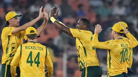 Lungi Ngidi and South Africa players celebrate wicket