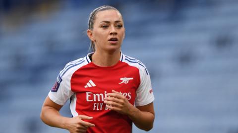 Katie McCabe playing for Arsenal