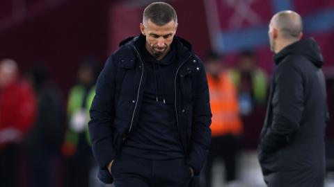 Gary O'Neil looks dejected during Wolves' 2-1 defeat at West Ham on Monday
