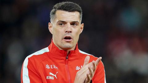 Granit Xhaka claps