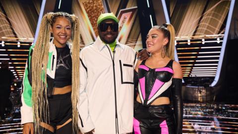 Will.i.am with his winning act Jenna and Olivia