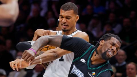 Victor Wembanyama elbows Naz Reid in the face