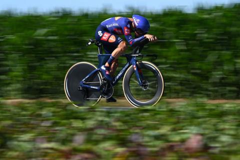 Oscar Onley on his bike speeding through the French landscape