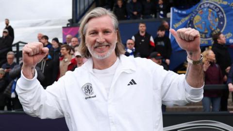 Robbie Savage celebrates Macclesfield winning the Northern Premier League title