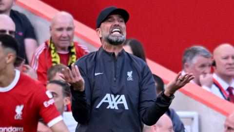 Jurgen Klopp shows frustration