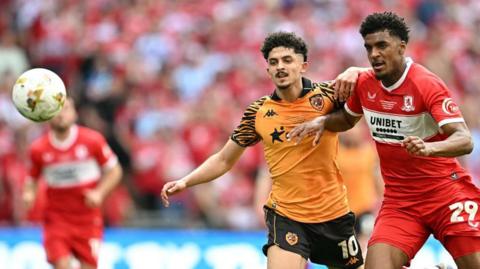 Hull City's Algerian midfielder #10 Mohamed Belloumi (C) vies with Middlesbrough's French defender #29 Adilson Malanda (R)