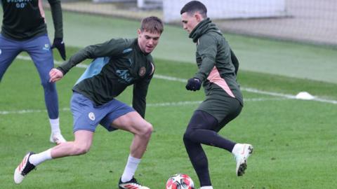 Jacob Wright takes on Phil Foden in Man City training last week