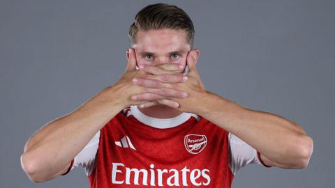 Viktor Gyokeres signs for Arsenal