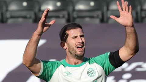 Dom Ball playing for Cambridge United against Notts County