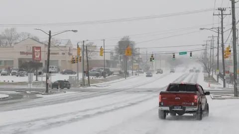 Snow begins to collect on Nolensville Pike on January 24, 2026 in Nashville, Tennessee