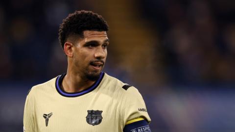 Ronald Araujo in action for Barcelona in the Champions League while wearing the captain's armband