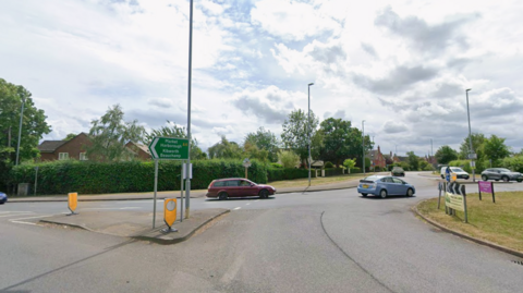 Cars on the A6 at Kibworth