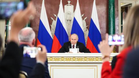 Война в Украине: Путин отказался от предложенного Киевом перемирия, Москва возобновила атаки дронов