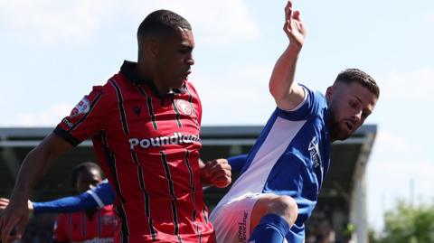 Chesterfield v Walsall match action