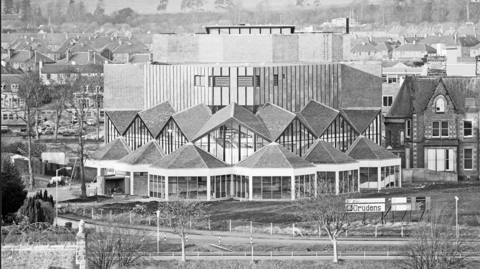 Eden Court anns na 70an