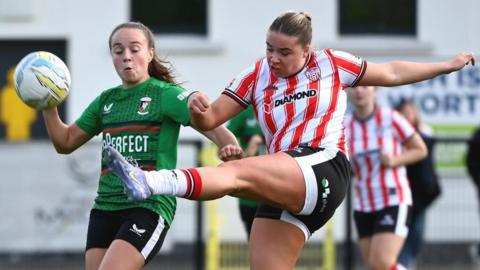 Glentoran ran out 4-0 winners over Derry City