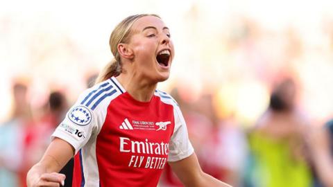 Arsenal player Chloe Kelly celebrating