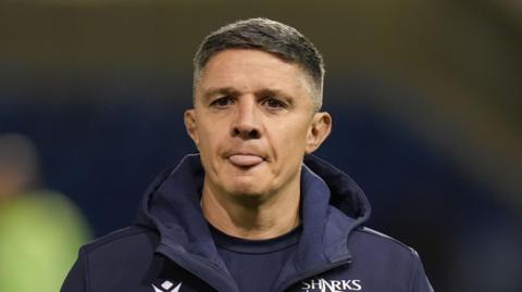 Paul Deacon concentrates intently during his time at Sale Sharks.