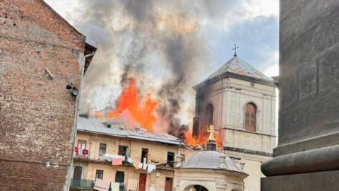 Последствия удара беспилотника по историческому центру Львова