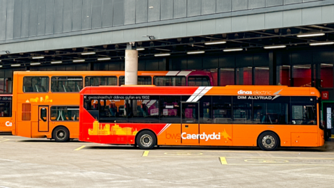 Llun o fysiau Caerdydd