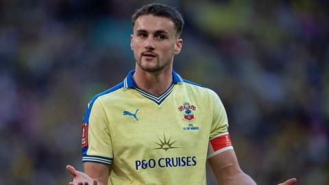 Southampton defender Taylor Harwood-Bellis in action for his side 
