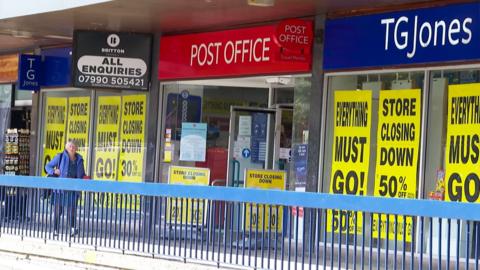 TG Jones agus Oifis a' Phuist sa Ghearasdan