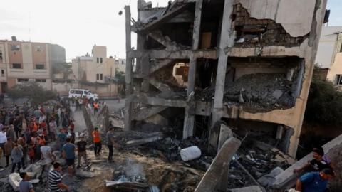 Watu 40 Wauawa Katika Mashambulizi Ya Israel Huko Gaza - Hamas - BBC ...