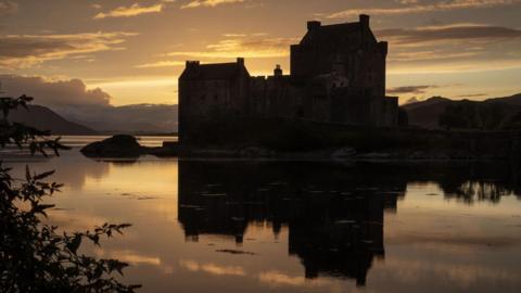 Eilean Donan Castle as the sun goes down in a picture by Maree Nicolson.