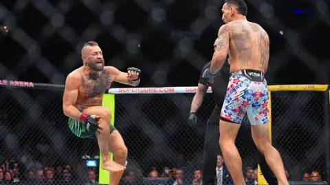 Conor McGregor and Max Holloway 