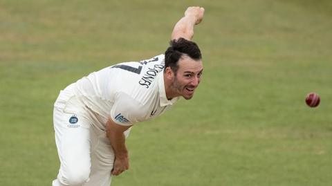 Toby Roland-Jones bowling