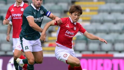 Yu Hirakawa in action for Bristol City.