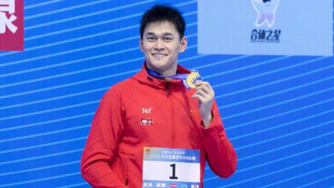 Chinese swimmer Sun Yang celebrates with gold medal after winning the Men's 400m freestyle final on day one of the 2024 National Summer Swimming Championships.