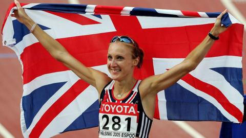 Paula Radcliffe holding a Great Britain flag