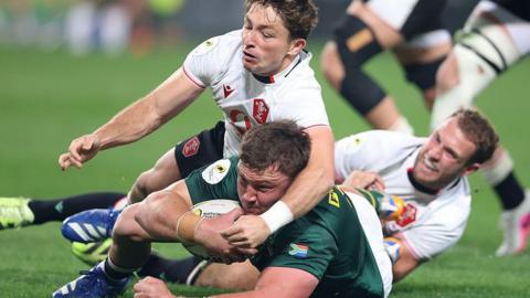 Jasper Wiese of South Africa scores his team's first try