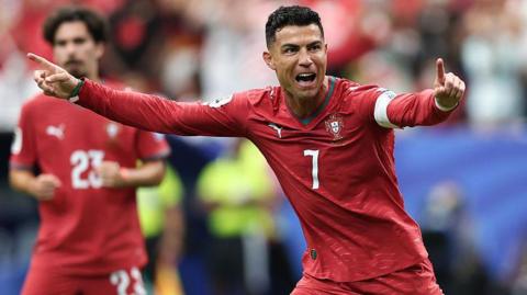 Cristiano Ronaldo celebrates