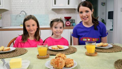 Alexia, Scarlett agus Linda