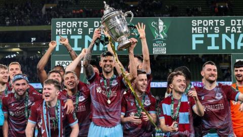 Drogheda celebrate winning the FAI Cup final in November