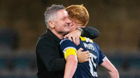Dundee manager Tony Docherty embraces striker Simon Murray 