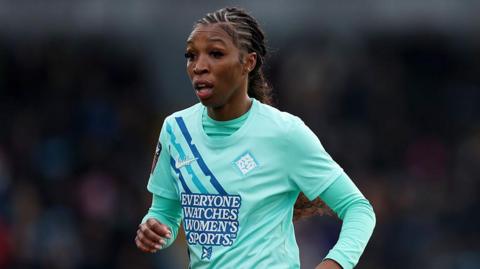 Grace Geyoro wearing a London City Lionesses shirt