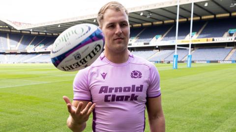 Scotland wing Duhan van der Merwe