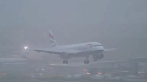 Flight landing in foggy weather at Heathrow 