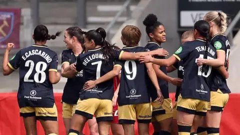 West Ham players celebrate