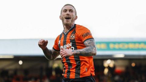 Craig Sibbald scores